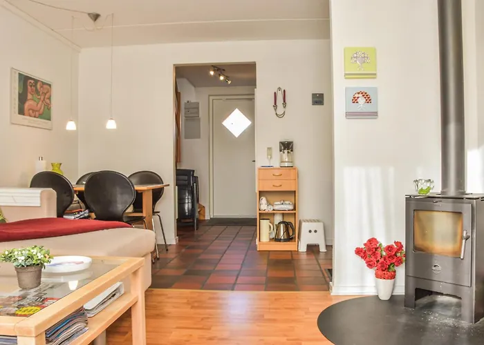 2 Bedroom Lovely In *